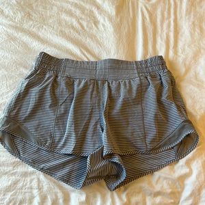 LULU SHORTS- gray striped hotty hots- size 8 -2.5 inch high rise